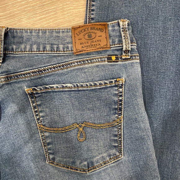 Lucky Brand Medium Wash Lolita Boot Jeans Sz 8/29 - Picture 7 of 8